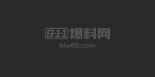 高颜值长发女同在沙发深情互动 闺蜜甜蜜亲吻挑逗 温柔抚摸对方湿润私处